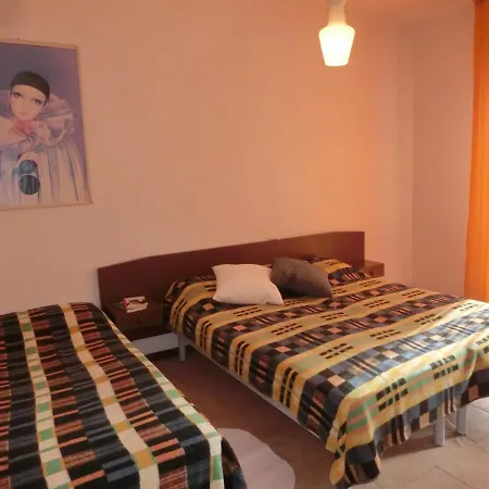 Apartment Comfy One-bedroom With Terrace And Lift