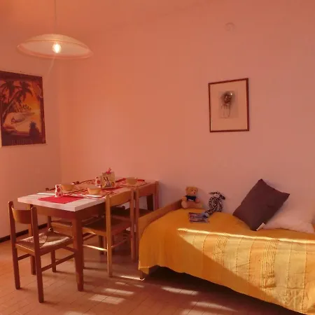 Comfy One-bedroom With Terrace And Lift