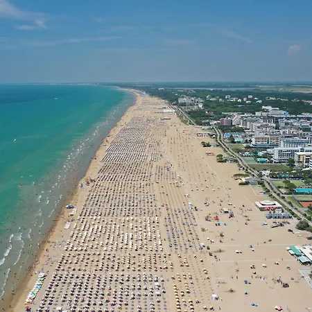 Comfy One-bedroom With Balcony And Lift Bibione