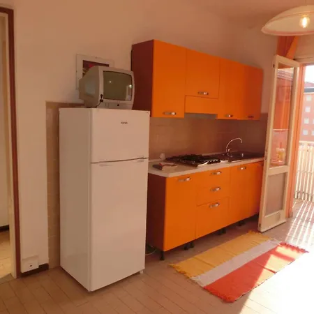 Comfy One-bedroom With Balcony And Lift Apartmán