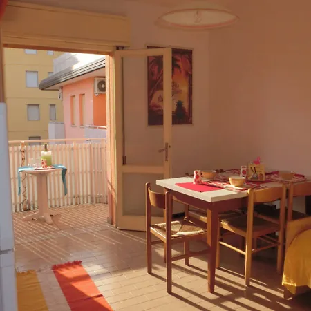 Comfy One-bedroom With Balcony And Lift Apartament Bibione